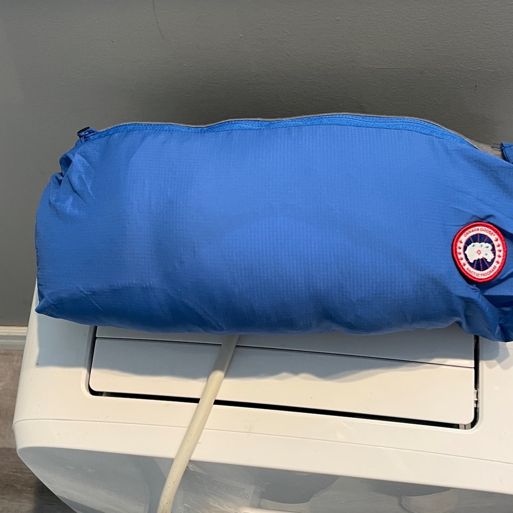 Canada Goose Vibrant Blue Jacket - Picture 8 of 11
